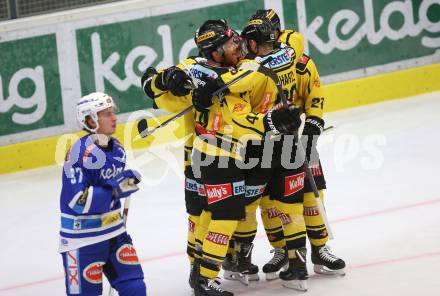 EBEL. Eishockey Bundesliga. EC VSV gegen Vienna Capitals. Torjubel Jerry Pollastrone, Riley Holzapfel, Jamie Fraser, MacGregor Sharp (Vienna Capitals). Villach, am 22.10.2017.
Foto: Kuess 


---
pressefotos, pressefotografie, kuess, qs, qspictures, sport, bild, bilder, bilddatenbank