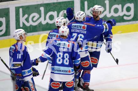 EBEL. Eishockey Bundesliga. EC VSV gegen Vienna Capitals. Torjubel Sam Antonitsch, Robert Flick, Miha Stebih, Markus Schlacher, Kyle Beach (VSV). Villach, am 22.10.2017.
Foto: Kuess 


---
pressefotos, pressefotografie, kuess, qs, qspictures, sport, bild, bilder, bilddatenbank