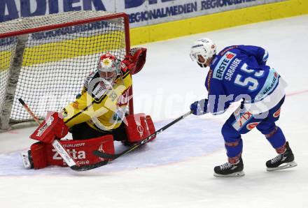 EBEL. Eishockey Bundesliga. EC VSV gegen Vienna Capitals. Andrew Sarauer, (VSV), Pekka Tuokkola (Vienna Capitals). Villach, am 22.10.2017.
Foto: Kuess 


---
pressefotos, pressefotografie, kuess, qs, qspictures, sport, bild, bilder, bilddatenbank