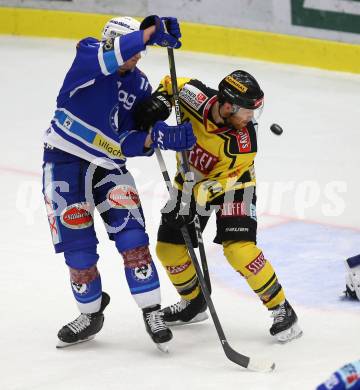 EBEL. Eishockey Bundesliga. EC VSV gegen Vienna Capitals. Robert Flick,  (VSV), Jamie Fraser (Vienna Capitals). Villach, am 22.10.2017.
Foto: Kuess 


---
pressefotos, pressefotografie, kuess, qs, qspictures, sport, bild, bilder, bilddatenbank