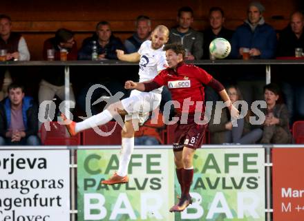 Fussball Kaerntner Liga. SAK gegen ATSV Wolfsberg. Christian Dlopst, (SAK), Rene Pascal Seebacher (Wolfsberg). Klagenfurt, am 20.10.2017.
Foto: Kuess
---
pressefotos, pressefotografie, kuess, qs, qspictures, sport, bild, bilder, bilddatenbank