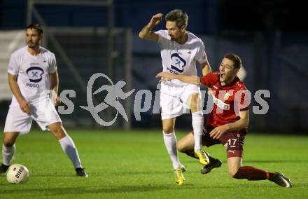 Fussball Kaerntner Liga. SAK gegen ATSV Wolfsberg. Thomas Riedl, (SAK), Marcel Hober (Wolfsberg). Klagenfurt, am 20.10.2017.
Foto: Kuess
---
pressefotos, pressefotografie, kuess, qs, qspictures, sport, bild, bilder, bilddatenbank