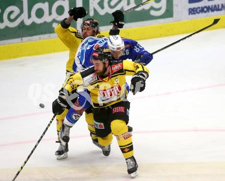 EBEL. Eishockey Bundesliga. EC VSV gegen Vienna Capitals. Miha Stebih,  (VSV), Andreas Noedl, Rafael Rotter (Vienna Capitals). Villach, am 22.10.2017.
Foto: Kuess 


---
pressefotos, pressefotografie, kuess, qs, qspictures, sport, bild, bilder, bilddatenbank