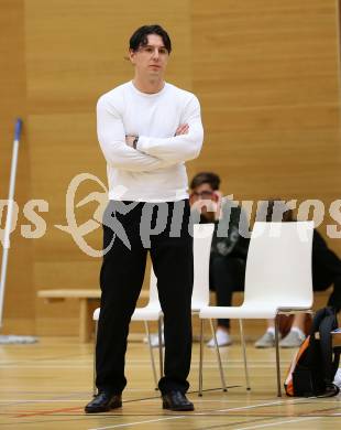 Basketball 2. Bundesliga. Grunddurchgang. 5. Runde. Villach Raiders gegen Woerthersee Piraten. Trainer Andreas Kuttnig (Woerthersee Piraten). Villach, am 22.9.2017.
Foto: Kuess

---
pressefotos, pressefotografie, kuess, qs, qspictures, sport, bild, bilder, bilddatenbank