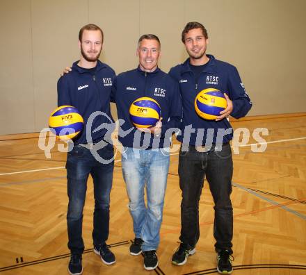 Volleyball. SG Kelag Wildcats Klagenfurt. Mannschaftsfototermin.  Mark Stuppacher, Helmut Voggenberger, Thomas Lanner. Klagenfurt, 20.10.2017.
Foto: Kuess
---
pressefotos, pressefotografie, kuess, qs, qspictures, sport, bild, bilder, bilddatenbank