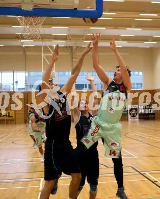Basketball 2. Bundesliga. Grunddurchgang. 5. Runde. Villach Raiders gegen Woerthersee Piraten. Christof Gspandl (Villach), Marinko Nakic (Piraten). Villach, am 22.9.2017.
Foto: Kuess

---
pressefotos, pressefotografie, kuess, qs, qspictures, sport, bild, bilder, bilddatenbank