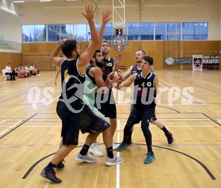 Basketball 2. Bundesliga. Grunddurchgang. 5. Runde. Villach Raiders gegen Woerthersee Piraten. Mensud Julevic (Villach), Daniel Gspandl, Maximilian Sickl  (Woerthersee Piraten). Villach, am 22.9.2017.
Foto: Kuess

---
pressefotos, pressefotografie, kuess, qs, qspictures, sport, bild, bilder, bilddatenbank