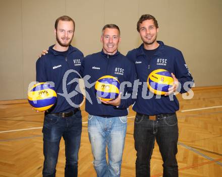 Volleyball. SG Kelag Wildcats Klagenfurt. Mannschaftsfototermin.  Mark Stuppacher, Helmut Voggenberger, Thomas Lanner. Klagenfurt, 20.10.2017.
Foto: Kuess
---
pressefotos, pressefotografie, kuess, qs, qspictures, sport, bild, bilder, bilddatenbank