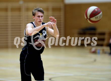 Basketball 2. Bundesliga. Grunddurchgang. 5. Runde. Villach Raiders gegen Woerthersee Piraten. Lukas Simoner  (Woerthersee Piraten). Villach, am 22.9.2017.
Foto: Kuess

---
pressefotos, pressefotografie, kuess, qs, qspictures, sport, bild, bilder, bilddatenbank