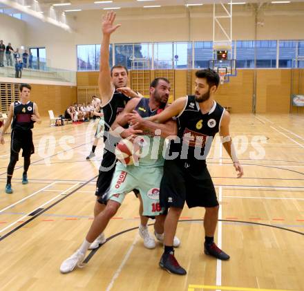 Basketball 2. Bundesliga. Grunddurchgang. 5. Runde. Villach Raiders gegen Woerthersee Piraten. Gregor Jakhel Kolarevic (Villach),  Daniel Gspandl, Maximilian Kunovjanek (Woerthersee Piraten). Villach, am 22.9.2017.
Foto: Kuess

---
pressefotos, pressefotografie, kuess, qs, qspictures, sport, bild, bilder, bilddatenbank