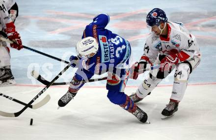 EBEL. Eishockey Bundesliga. EC VSV gegen HC TWK Innsbruck. Patrick Platzer, (VSV), Ondrej Sedivy (Innsbruck). Villach, am 26.10.2017.
Foto: Kuess 


---
pressefotos, pressefotografie, kuess, qs, qspictures, sport, bild, bilder, bilddatenbank