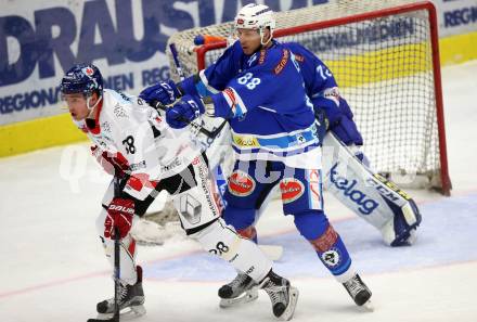 EBEL. Eishockey Bundesliga. EC VSV gegen HC TWK Innsbruck. Miha Stebih, (VSV), Morten Poulsen (Innsbruck). Villach, am 26.10.2017.
Foto: Kuess 


---
pressefotos, pressefotografie, kuess, qs, qspictures, sport, bild, bilder, bilddatenbank