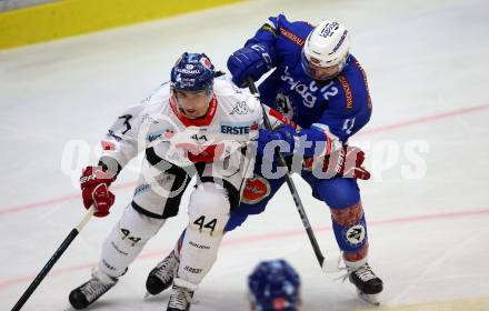 EBEL. Eishockey Bundesliga. EC VSV gegen HC TWK Innsbruck. Benjamin Petrik, (VSV), Sacha Guimond (Innsbruck). Villach, am 26.10.2017.
Foto: Kuess 


---
pressefotos, pressefotografie, kuess, qs, qspictures, sport, bild, bilder, bilddatenbank