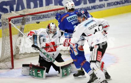 EBEL. Eishockey Bundesliga. EC VSV gegen HC TWK Innsbruck. Stefan Bacher, (VSV), Patrik Nechvatal, Sacha Guimond (Innsbruck). Villach, am 26.10.2017.
Foto: Kuess 


---
pressefotos, pressefotografie, kuess, qs, qspictures, sport, bild, bilder, bilddatenbank