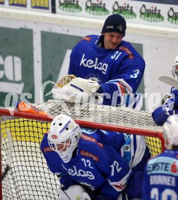 EBEL. Eishockey Bundesliga. EC VSV gegen HC TWK Innsbruck. David Kickert, Lukas Herzog (VSV). Villach, am 26.10.2017.
Foto: Kuess 


---
pressefotos, pressefotografie, kuess, qs, qspictures, sport, bild, bilder, bilddatenbank
