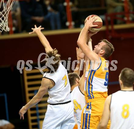 Basketball 2. Bundesliga. Grunddurchgang. 6. Runde. Woerthersee Piraten gegen BBU Salzburg. Lukas Simoner (Woerthersee Piraten), Luka Milovac (Salzburg). Klagenfurt, am 21.10.2017.
Foto: Kuess
---
pressefotos, pressefotografie, kuess, qs, qspictures, sport, bild, bilder, bilddatenbank