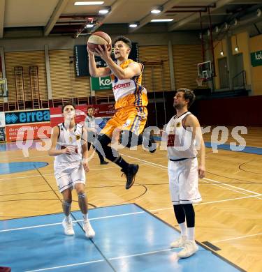 Basketball 2. Bundesliga. Grunddurchgang. 6. Runde. Woerthersee Piraten gegen BBU Salzburg. Alexander Della Schiava, Lukas Hahn (Woerthersee Piraten), Sergio Jimenez Vicent (Salzburg). Klagenfurt, am 21.10.2017.
Foto: Kuess
---
pressefotos, pressefotografie, kuess, qs, qspictures, sport, bild, bilder, bilddatenbank