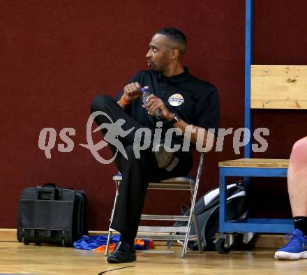 Basketball 2. Bundesliga. Grunddurchgang. 6. Runde. Woerthersee Piraten gegen BBU Salzburg. Trainer Aaron Mitchell  (Salzburg). Klagenfurt, am 21.10.2017.
Foto: Kuess
---
pressefotos, pressefotografie, kuess, qs, qspictures, sport, bild, bilder, bilddatenbank