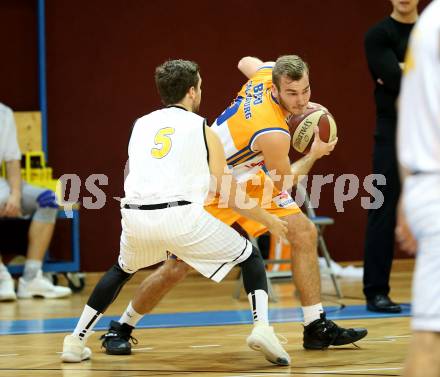 Basketball 2. Bundesliga. Grunddurchgang. 6. Runde. Woerthersee Piraten gegen BBU Salzburg. Alexander Della Schiava (Woerthersee Piraten),  Dusan Oluic (Salzburg). Klagenfurt, am 21.10.2017.
Foto: Kuess
---
pressefotos, pressefotografie, kuess, qs, qspictures, sport, bild, bilder, bilddatenbank