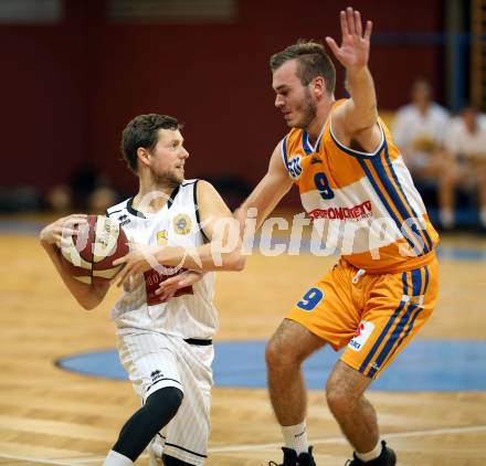 Basketball 2. Bundesliga. Grunddurchgang. 6. Runde. Woerthersee Piraten gegen BBU Salzburg. Alexander Della Schiava (Woerthersee Piraten),  Luka Milovac (Salzburg). Klagenfurt, am 21.10.2017.
Foto: Kuess
---
pressefotos, pressefotografie, kuess, qs, qspictures, sport, bild, bilder, bilddatenbank