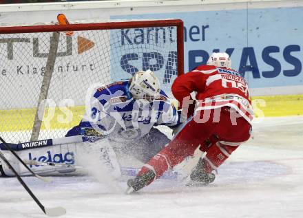 EBEL. Eishockey Bundesliga. KAC gegen 	VSV. Marco Brucker, (KAC), David Kickert (VSV). Klagenfurt, am 29.10.2017.
Foto: Kuess

---
pressefotos, pressefotografie, kuess, qs, qspictures, sport, bild, bilder, bilddatenbank