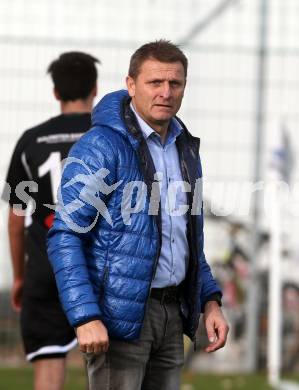 Fussball. Kaerntner Liga. SAK gegen Gmuend. Trainer Erich Rudolf Knaller (Gmuend). Klagenfurt, 28.10.2017.
Foto: Kuess
---
pressefotos, pressefotografie, kuess, qs, qspictures, sport, bild, bilder, bilddatenbank