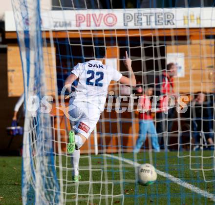 Fussball. Kaerntner Liga. SAK gegen Gmuend. Torjubel Stephan Buergler, (SAK). Klagenfurt, 28.10.2017.
Foto: Kuess
---
pressefotos, pressefotografie, kuess, qs, qspictures, sport, bild, bilder, bilddatenbank