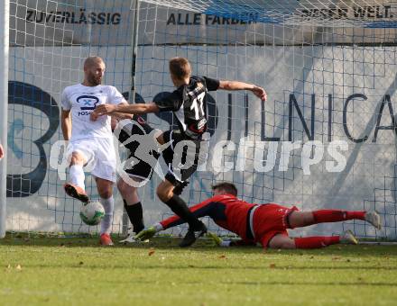 Fussball. Kaerntner Liga. SAK gegen Gmuend. Christian Dlopst (SAK), Niklas Hinteregger, Fabian Hoi, Fritz Oberbucher (Gmuend). Klagenfurt, 28.10.2017.
Foto: Kuess
---
pressefotos, pressefotografie, kuess, qs, qspictures, sport, bild, bilder, bilddatenbank