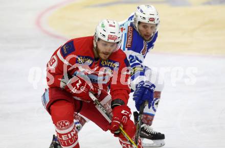 EBEL. Eishockey Bundesliga. KAC gegen 	VSV. Stefan Geier, (KAC), Nico Brunner (VSV). Klagenfurt, am 29.10.2017.
Foto: Kuess

---
pressefotos, pressefotografie, kuess, qs, qspictures, sport, bild, bilder, bilddatenbank
