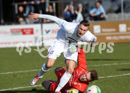 Fussball. Kaerntner Liga. SAK gegen Gmuend. Jurinic Andrej (SAK), Fritz Oberbucher (Gmuend). Klagenfurt, 28.10.2017.
Foto: Kuess
---
pressefotos, pressefotografie, kuess, qs, qspictures, sport, bild, bilder, bilddatenbank