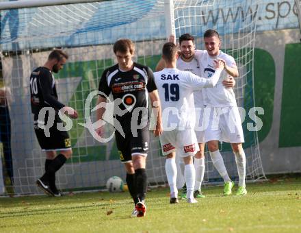 Fussball. Kaerntner Liga. SAK gegen Gmuend. Torjubel Stephan Buergler, Jurinic Andrej, Zoran Vukovic (SAK). Klagenfurt, 28.10.2017.
Foto: Kuess
---
pressefotos, pressefotografie, kuess, qs, qspictures, sport, bild, bilder, bilddatenbank