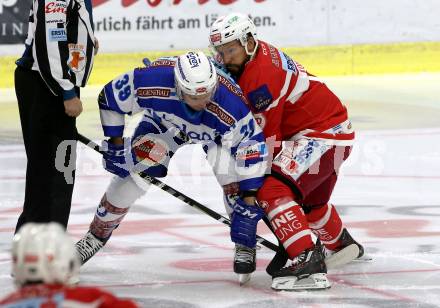 EBEL. Eishockey Bundesliga. KAC gegen 	VSV. Thomas Koch, (KAC), Patrick Platzer (VSV). Klagenfurt, am 29.10.2017.
Foto: Kuess

---
pressefotos, pressefotografie, kuess, qs, qspictures, sport, bild, bilder, bilddatenbank