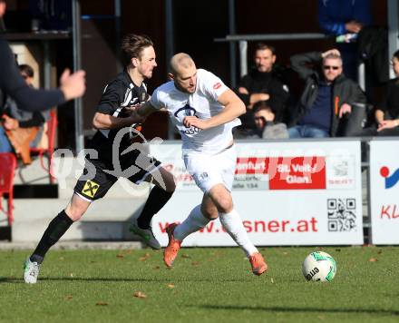 Fussball. Kaerntner Liga. SAK gegen Gmuend. Christian Dlopst (SAK), Peter Wettengl (Gmuend). Klagenfurt, 28.10.2017.
Foto: Kuess
---
pressefotos, pressefotografie, kuess, qs, qspictures, sport, bild, bilder, bilddatenbank