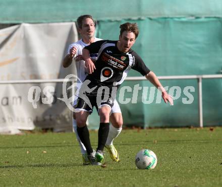 Fussball. Kaerntner Liga. SAK gegen Gmuend. 	Thomas Riedl (SAK), Peter Wettengl (Gmuend). Klagenfurt, 28.10.2017.
Foto: Kuess
---
pressefotos, pressefotografie, kuess, qs, qspictures, sport, bild, bilder, bilddatenbank