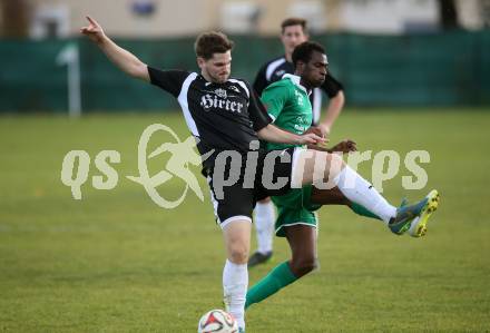 Fussball 1. KLasse C. Donau gegen Oberes Metnitztal.  Boyo Jarjue, (Donau),  Martin Kotulsky (Metnitztal). Klagenfurt, am 29.10.2017.
Foto: Kuess
---
pressefotos, pressefotografie, kuess, qs, qspictures, sport, bild, bilder, bilddatenbank