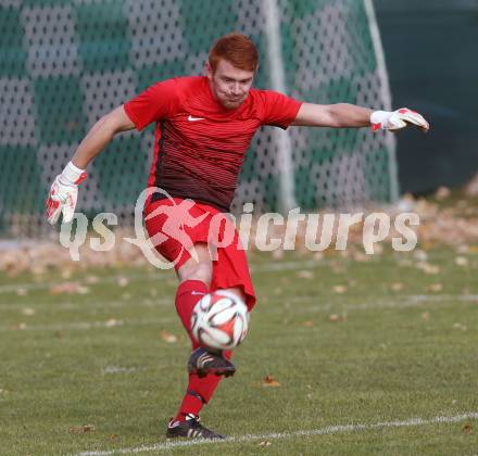 Fussball 1. KLasse C. Donau gegen Oberes Metnitztal.  Rene Klingsbichel  (Metnitztal). Klagenfurt, am 29.10.2017.
Foto: Kuess
---
pressefotos, pressefotografie, kuess, qs, qspictures, sport, bild, bilder, bilddatenbank