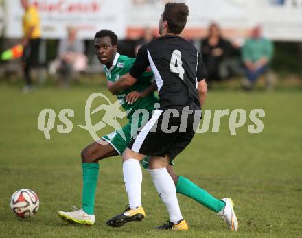 Fussball 1. KLasse C. Donau gegen Oberes Metnitztal. Boyo Jarjue,  (Donau),  Sebastian Hashold (Metnitztal). Klagenfurt, am 29.10.2017.
Foto: Kuess
---
pressefotos, pressefotografie, kuess, qs, qspictures, sport, bild, bilder, bilddatenbank