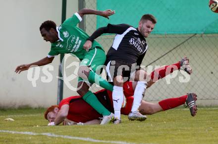 Fussball 1. KLasse C. Donau gegen Oberes Metnitztal. Boyo Jarjue (Donau),  Rene Klingsbichel, Dzafer Mujkic (Metnitztal). Klagenfurt, am 29.10.2017.
Foto: Kuess
---
pressefotos, pressefotografie, kuess, qs, qspictures, sport, bild, bilder, bilddatenbank