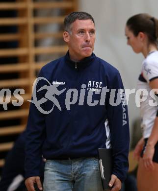Volleyball Bundesliga. Frauen. SG Klagenfurt gegen Linz Steg.Trainer Helmut Voggenberger  (SG Klagenfurt). Klagenfurt, am 4.11.2017.
Foto: Kuess
---
pressefotos, pressefotografie, kuess, qs, qspictures, sport, bild, bilder, bilddatenbank