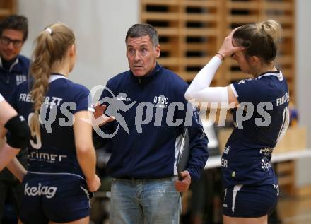 Volleyball Bundesliga. Frauen. SG Klagenfurt gegen Linz Steg. Trainer Helmut Voggenberger (SG Klagenfurt). Klagenfurt, am 4.11.2017.
Foto: Kuess
---
pressefotos, pressefotografie, kuess, qs, qspictures, sport, bild, bilder, bilddatenbank