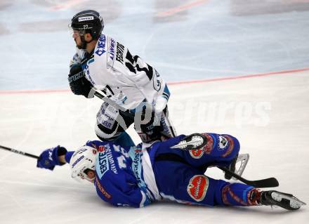 EBEL. Eishockey Bundesliga. EC VSV gegen EHC Liwest Black Wings Linz. Sam Antonitsch (VSV), Bernhard Fechtig (Linz). Villach, am 5.11.2017.
Foto: Kuess 


---
pressefotos, pressefotografie, kuess, qs, qspictures, sport, bild, bilder, bilddatenbank