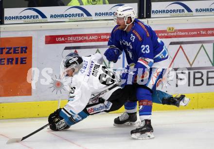 EBEL. Eishockey Bundesliga. EC VSV gegen EHC Liwest Black Wings Linz. Markus Schlacher, (VSV), Stefan Gaffal (Linz). Villach, am 5.11.2017.
Foto: Kuess 


---
pressefotos, pressefotografie, kuess, qs, qspictures, sport, bild, bilder, bilddatenbank