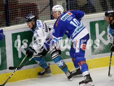 EBEL. Eishockey Bundesliga. EC VSV gegen EHC Liwest Black Wings Linz. Robert Flick, (VSV), Erik Kirchschlaeger (Linz). Villach, am 5.11.2017.
Foto: Kuess 


---
pressefotos, pressefotografie, kuess, qs, qspictures, sport, bild, bilder, bilddatenbank