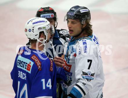 EBEL. Eishockey Bundesliga. EC VSV gegen EHC Liwest Black Wings Linz. Kyle Beach,  (VSV), Brian Lebler (Linz). Villach, am 5.11.2017.
Foto: Kuess 


---
pressefotos, pressefotografie, kuess, qs, qspictures, sport, bild, bilder, bilddatenbank