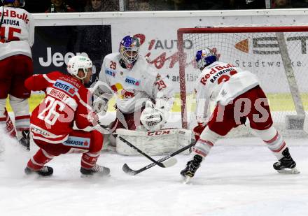 EBEL. Eishockey Bundesliga. KAC gegen 	EC Red Bull Salzburg. Jonathan Rheault,  (KAC), Bernhard Starkbaum, Bobby Raymond (Salzburg). Klagenfurt, am 5.11.2017.
Foto: Kuess

---
pressefotos, pressefotografie, kuess, qs, qspictures, sport, bild, bilder, bilddatenbank