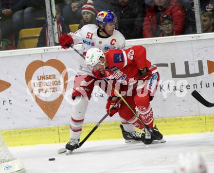 EBEL. Eishockey Bundesliga. KAC gegen 	EC Red Bull Salzburg. Jamie Lundmark, (KAC), Matthias Trattnig (Salzburg). Klagenfurt, am 5.11.2017.
Foto: Kuess

---
pressefotos, pressefotografie, kuess, qs, qspictures, sport, bild, bilder, bilddatenbank