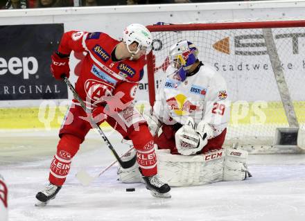 EBEL. Eishockey Bundesliga. KAC gegen 	EC Red Bull Salzburg. Matthew Neal, (KAC), Bernhard Starkbaum  (Salzburg). Klagenfurt, am 5.11.2017.
Foto: Kuess

---
pressefotos, pressefotografie, kuess, qs, qspictures, sport, bild, bilder, bilddatenbank