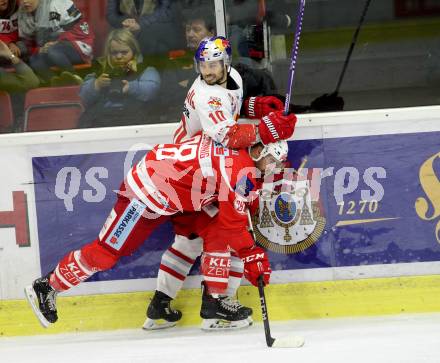 EBEL. Eishockey Bundesliga. KAC gegen 	EC Red Bull Salzburg. Martin Schumnig,  (KAC), Raphael Herburger (Salzburg). Klagenfurt, am 5.11.2017.
Foto: Kuess

---
pressefotos, pressefotografie, kuess, qs, qspictures, sport, bild, bilder, bilddatenbank
