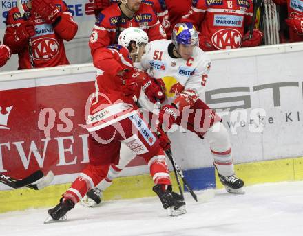 EBEL. Eishockey Bundesliga. KAC gegen 	EC Red Bull Salzburg. Manuel Ganahl,  (KAC), Matthias Trattnig (Salzburg). Klagenfurt, am 5.11.2017.
Foto: Kuess

---
pressefotos, pressefotografie, kuess, qs, qspictures, sport, bild, bilder, bilddatenbank