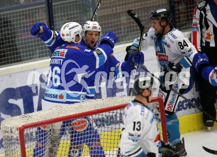 EBEL. Eishockey Bundesliga. EC VSV gegen EHC Liwest Black Wings Linz. Torjubel Nico Brunner, Jordan Hickmott (VSV). Villach, am 5.11.2017.
Foto: Kuess 


---
pressefotos, pressefotografie, kuess, qs, qspictures, sport, bild, bilder, bilddatenbank